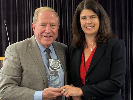 American Bar Association President Bill Bay accepts the 2025 OBA President's Award from Ontario Bar Association President Kathryn Manning